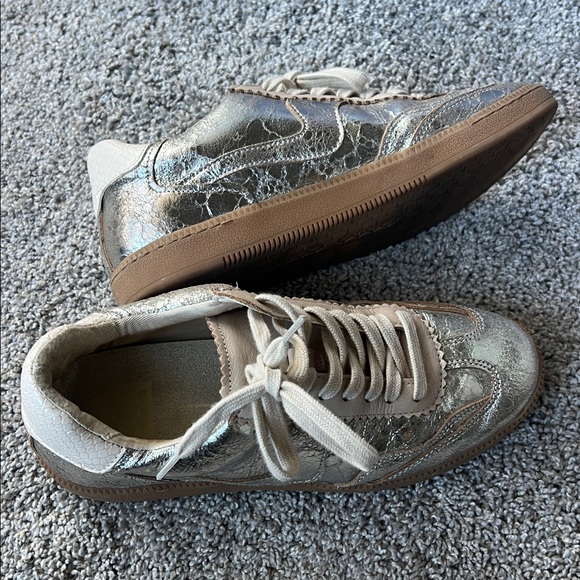 Dolce Vita Notice Sneakers in silver 7.5 - Picture 6 of 9